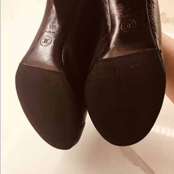 Chanel Pebbled Leather Ribbed Knit 'CC' Boots 39.5 - Picture 6 of 11